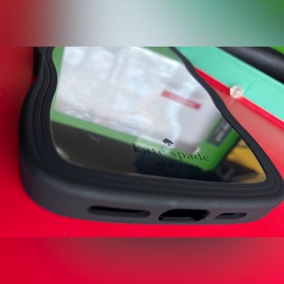 kate spade Black and White Wavy Phone Case,Case with Mirror,iPhone 16 pro max. - Picture 7 of 9